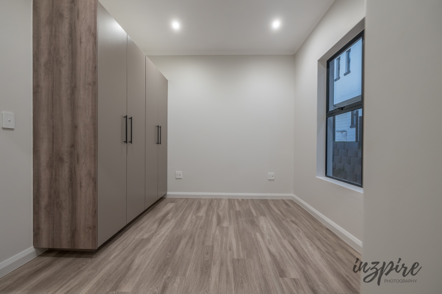 4 Bedroom Property for Sale in Outeniquasbosch Western Cape